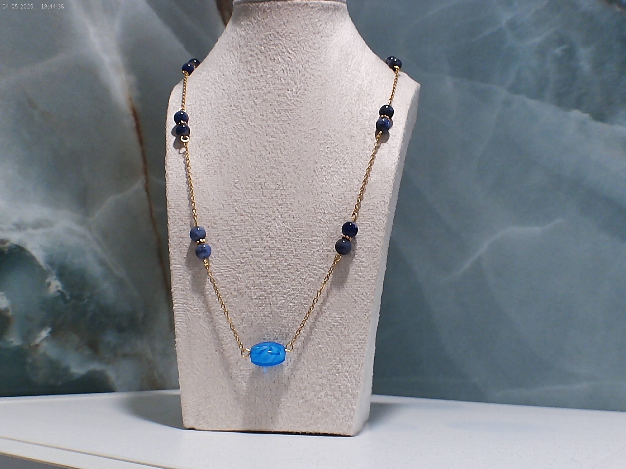Collier Azura perles bleues doré - Pièce unique élégante