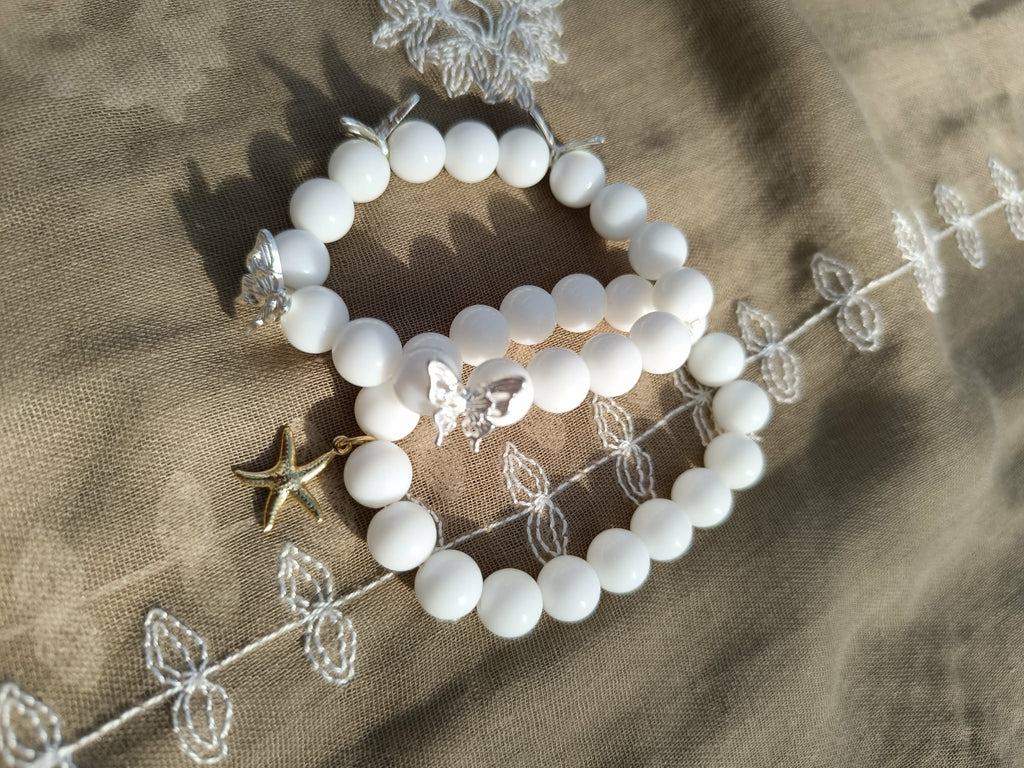 Bracelet Grosse Perle Blanche – Motif Étoile ou Papillon