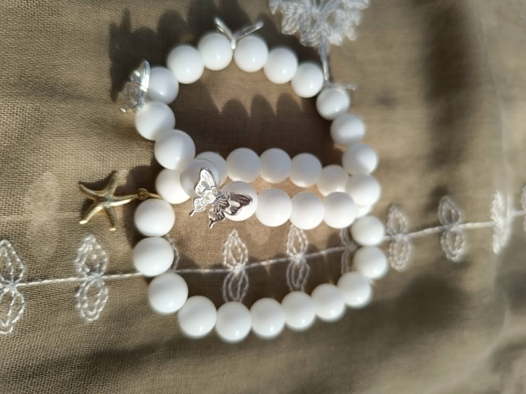 Bracelet Grosse Perle Blanche – Motif Étoile ou Papillon