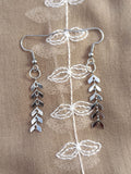 Boucles d'Oreilles Feuille Argentée 5 cm – Bijou Pendante Élégant