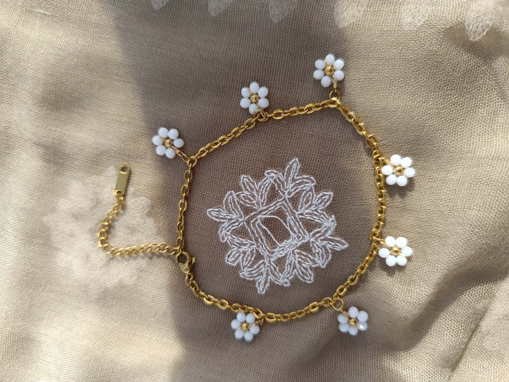 Bracelet de Cheville Fleur Blanche – Les Bijoux de Liliya