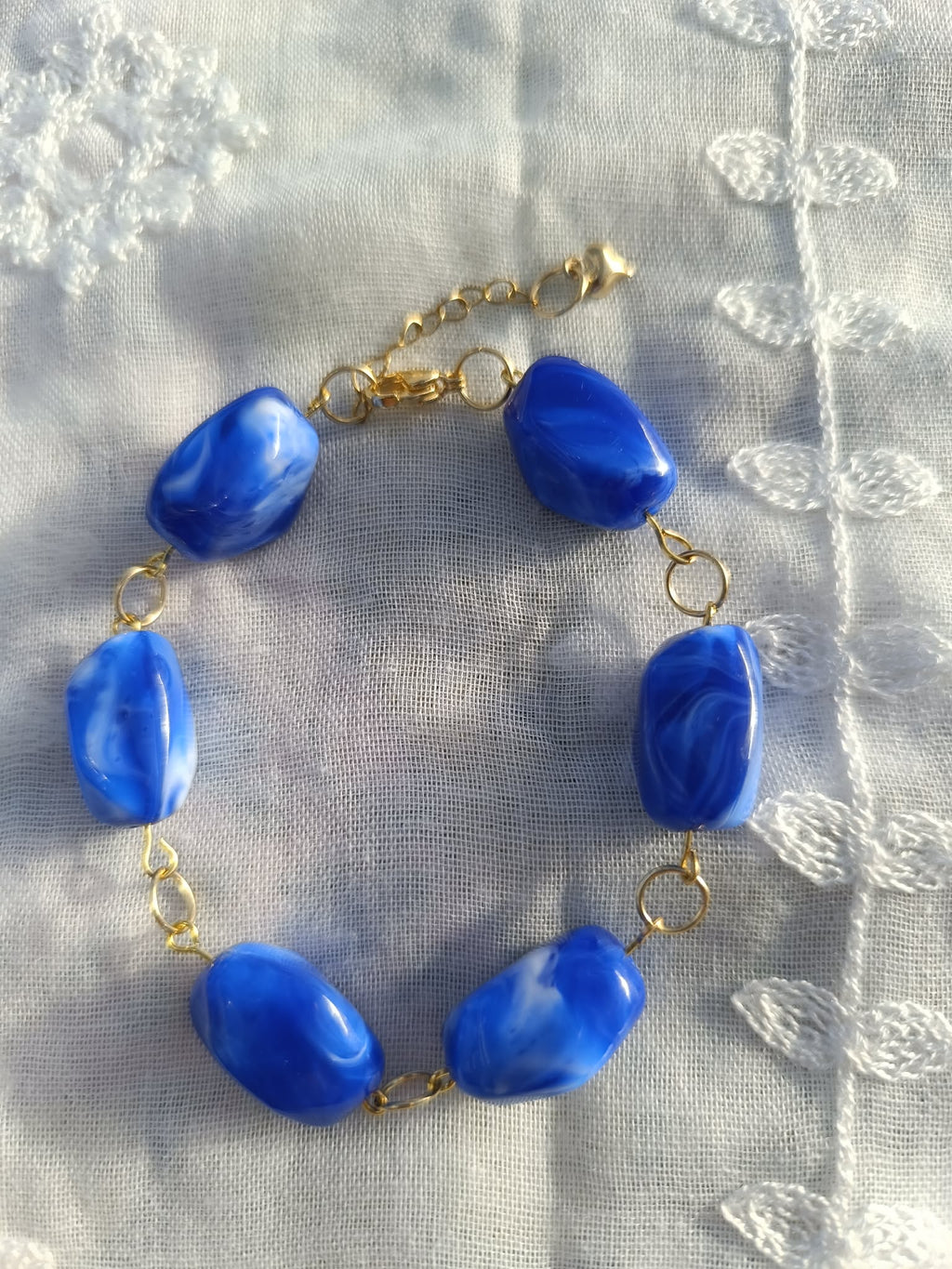 Bracelet Perles Irrégulières Effet Marbre Bleu – 20 cm + 4 cm d'extension
