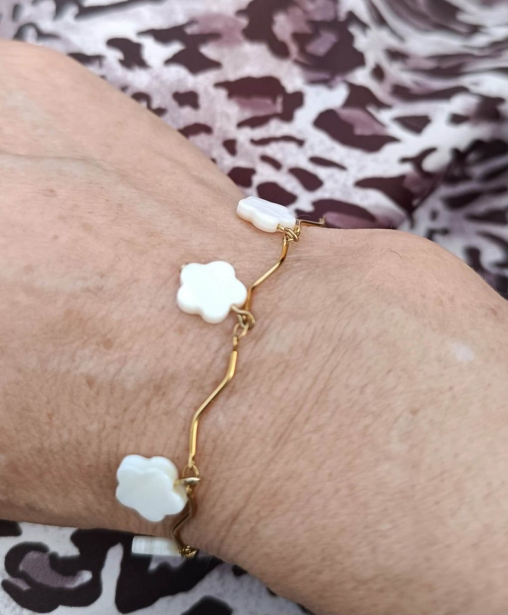 Bracelet avec Breloque Fleur Nacre Doré – 17 cm + 6 cm de chaînette d'extension