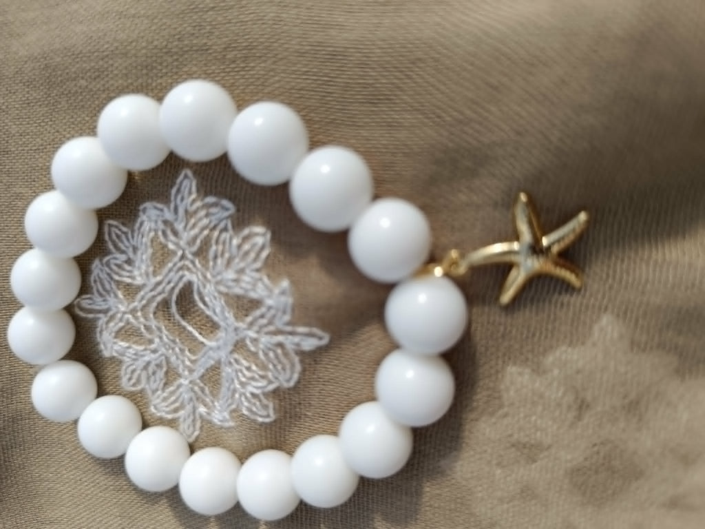 Bracelet Grosse Perle Blanche – Motif Étoile ou Papillon