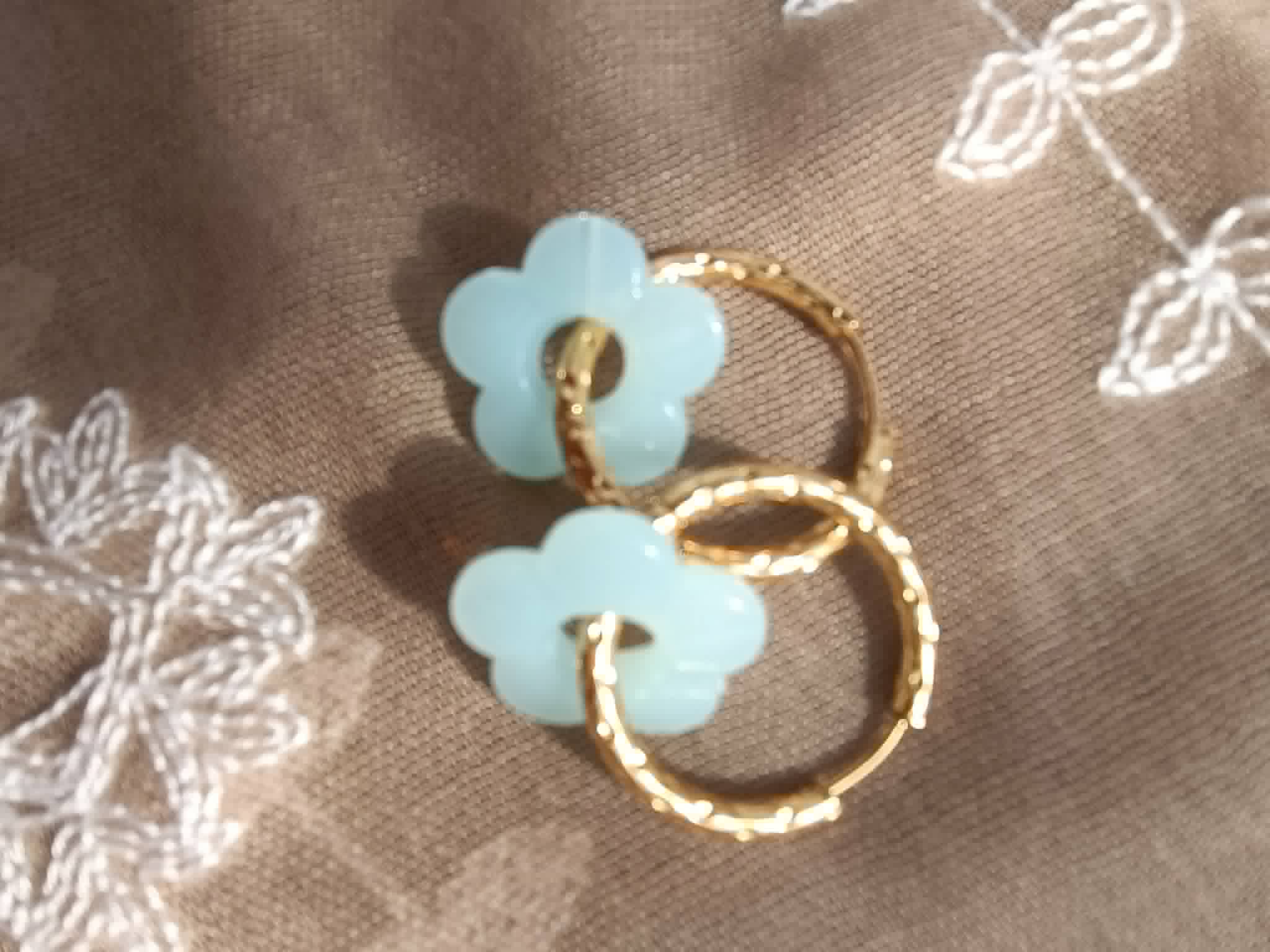 Boucles d'oreilles Créoles – Perle en Forme de Fleur | 3 cm