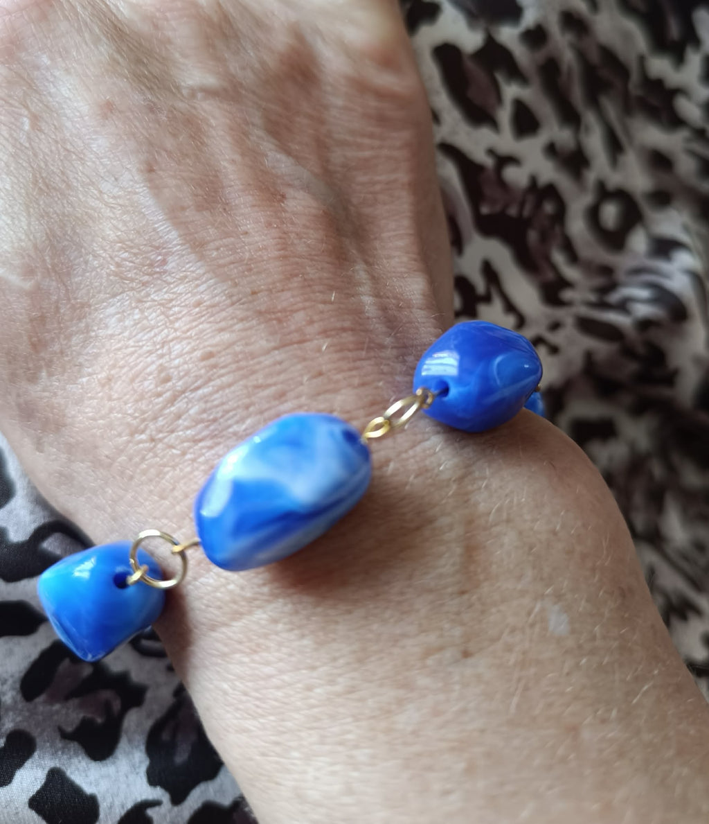 Bracelet Perles Irrégulières Effet Marbre Bleu – 20 cm + 4 cm d'extension