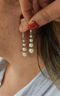 Boucles d'oreilles perles blanches et fleur verte - Pièce unique