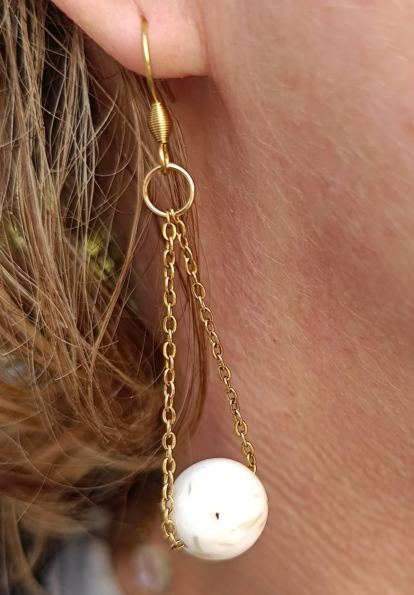 Boucles d'oreilles Perle Blanche Effet Marbre – Tige 6 cm