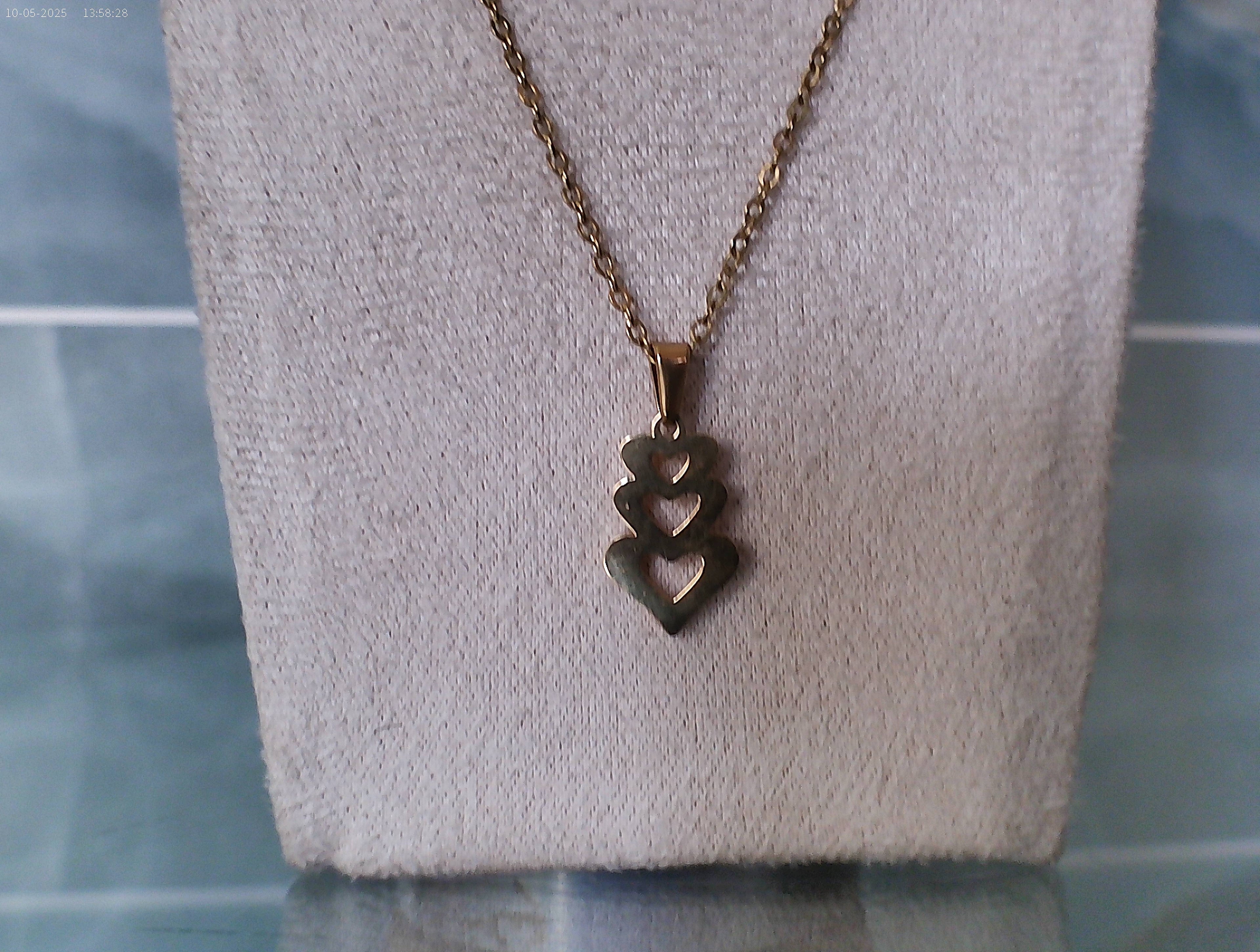 Collier Liora 3 cœurs ajourés - Pièce unique romantique