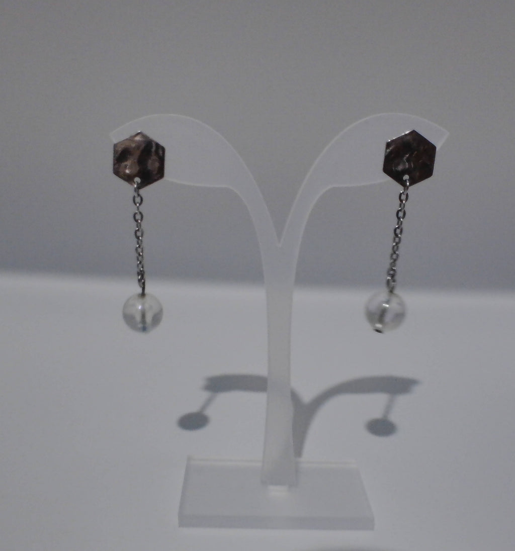 Boucles d'oreilles chaînette argentées perle transparente - Pièce unique