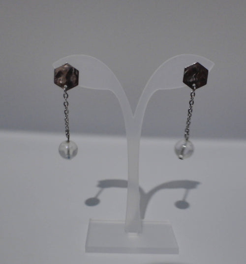 Boucles d'oreilles chaînette argentées perle transparente - Pièce unique