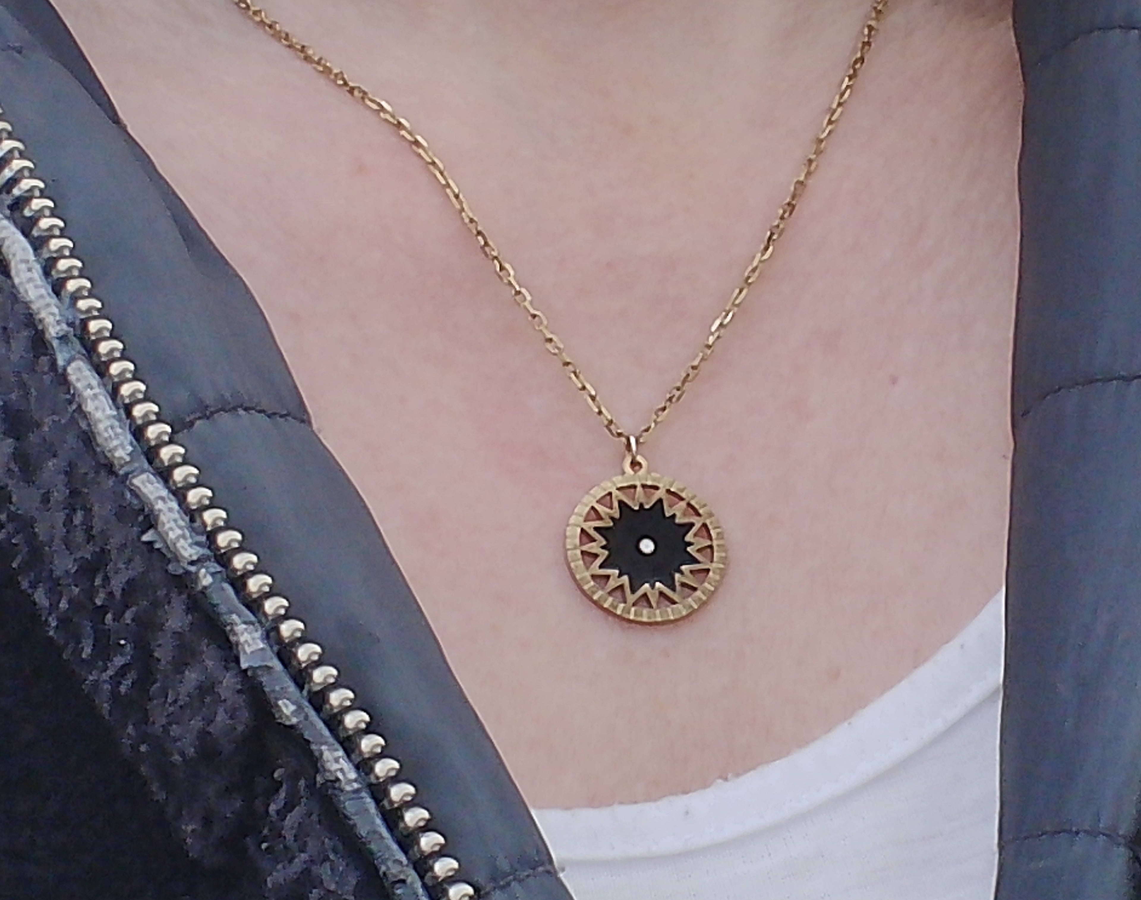 Collier rosace géométrique doré - Pièce unique moderne