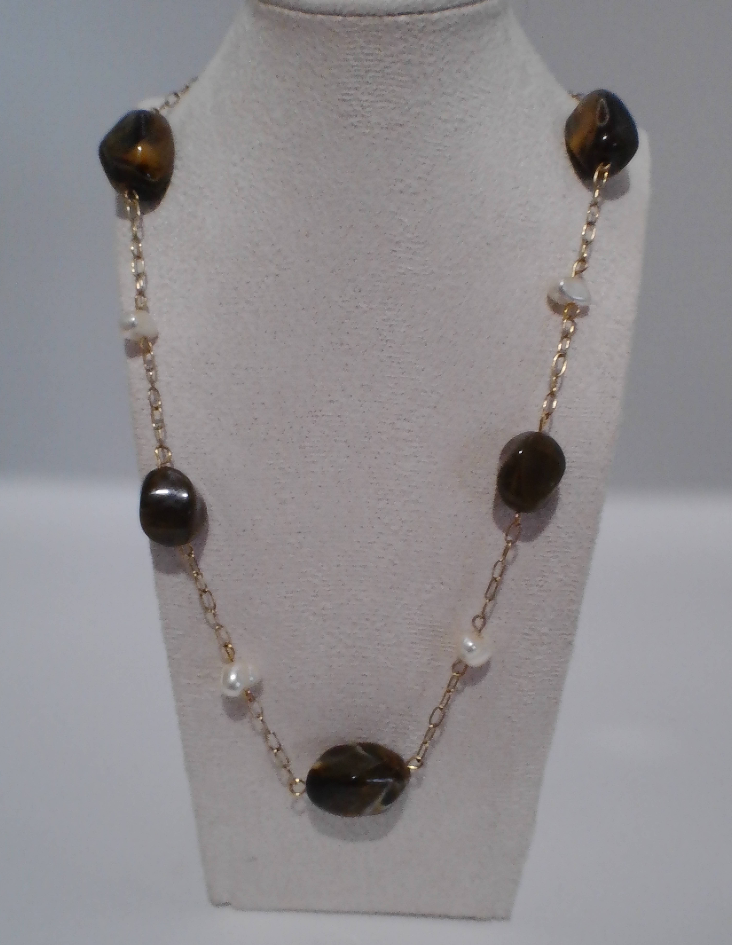 Collier pierres polies et perles nacrées doré - Pièce unique