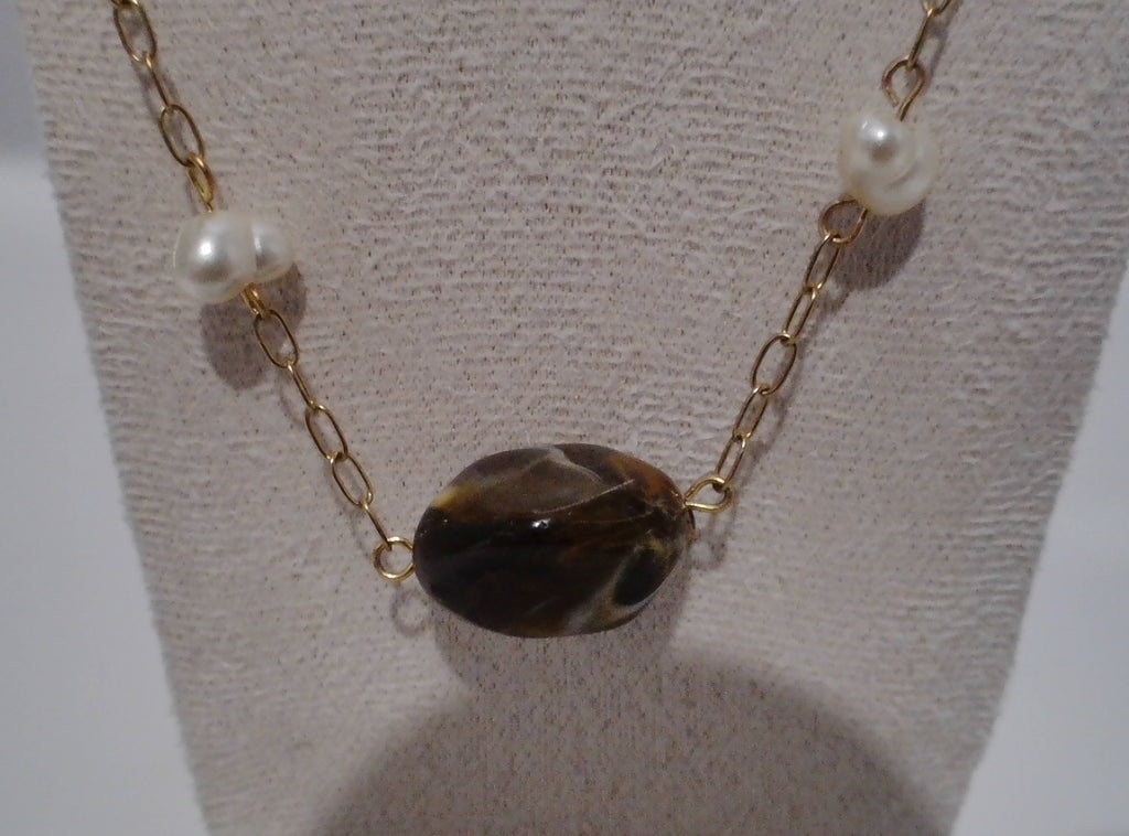 Collier pierres polies et perles nacrées doré - Pièce unique