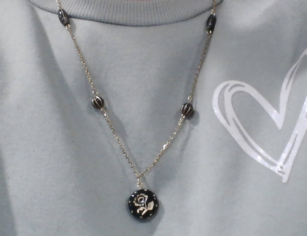 Collier long perles noires dorées - Pièce unique élégante