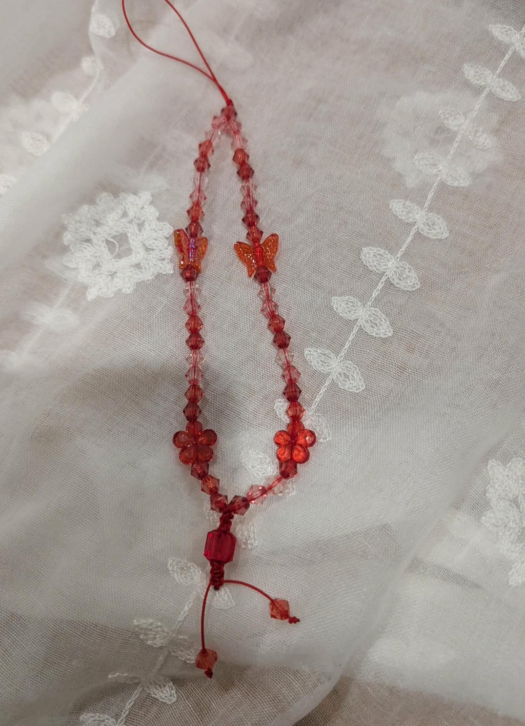 Bracelet Dragonne Rouge Papillon – Téléphone & Sac | Bijou Artisanal