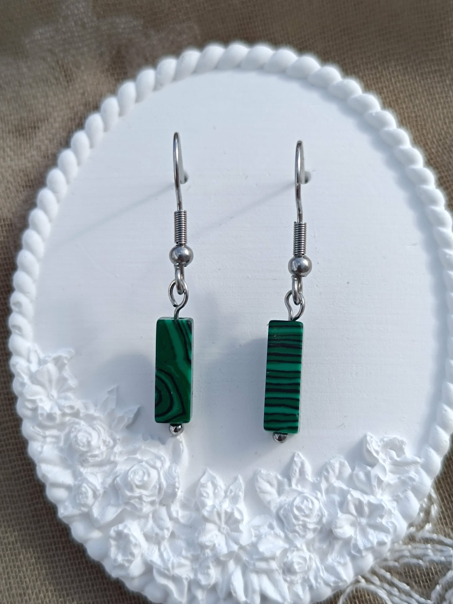 Boucles d'oreilles Perle Rectangulaire Verte – 3,5 cm | Les Bijoux de Liliya