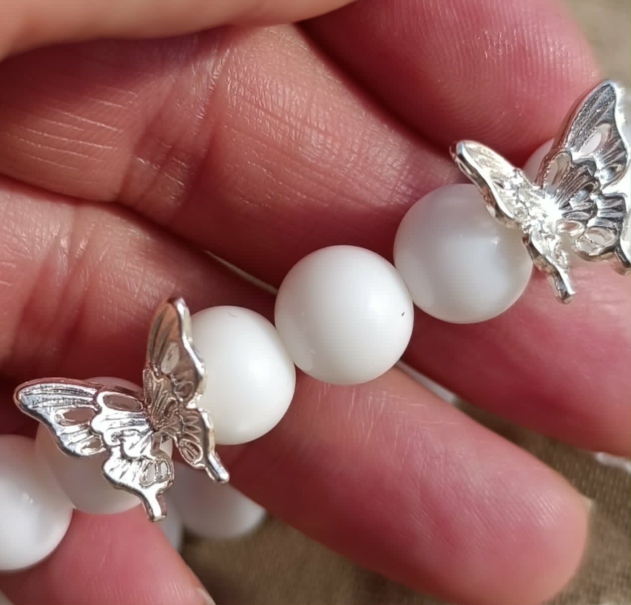 Bracelet Grosse Perle Blanche – Motif Étoile ou Papillon
