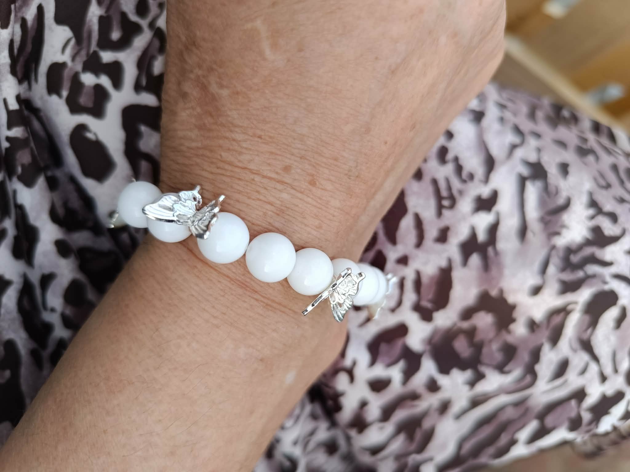 Bracelet Grosse Perle Blanche – Motif Étoile ou Papillon
