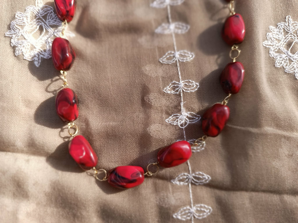Collier Pierre Rouge Lisse - Bijou artisanal élégant