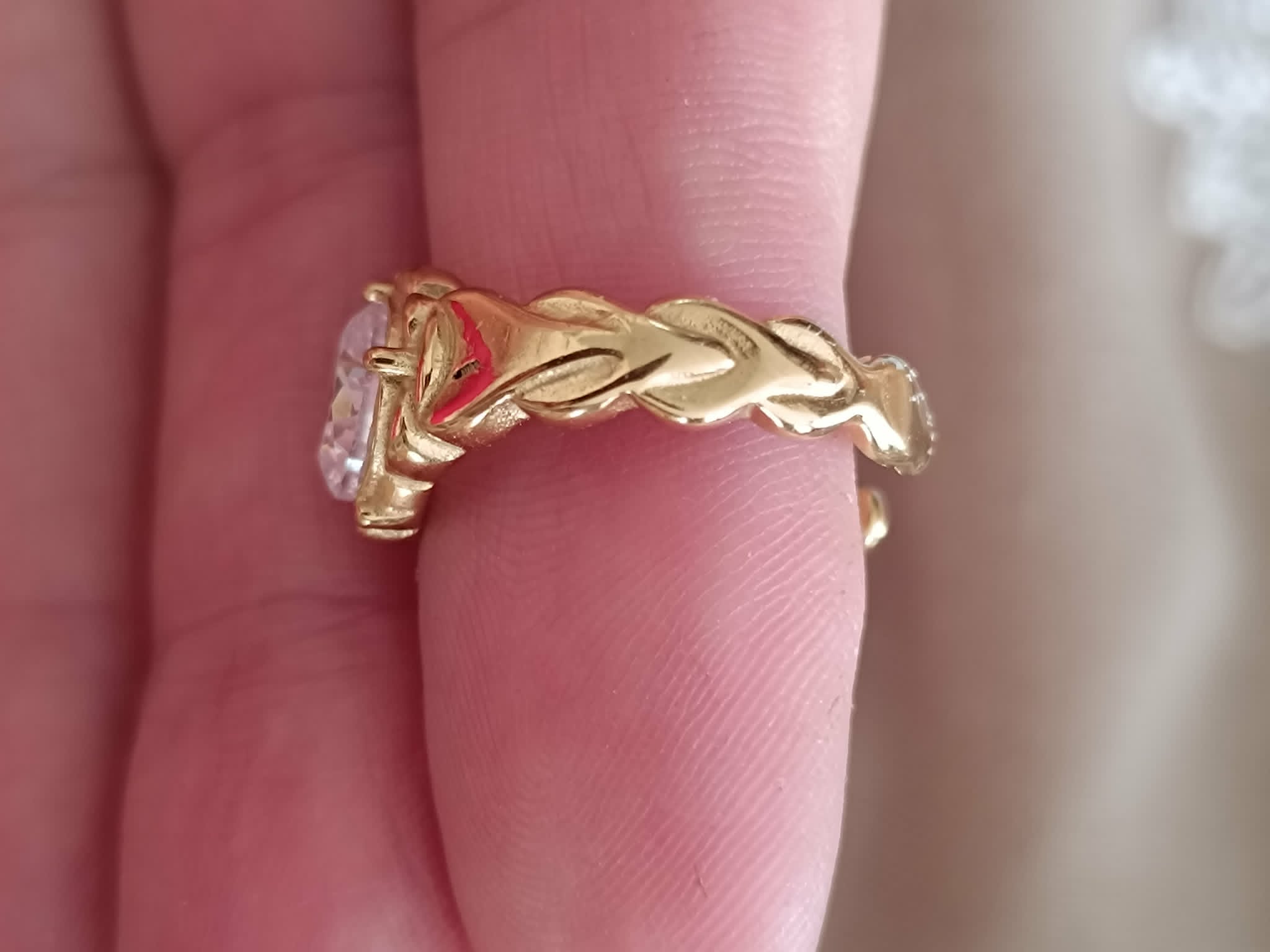 Bague Dorée Effet Tressé avec Cabochon en Verre – Réglable